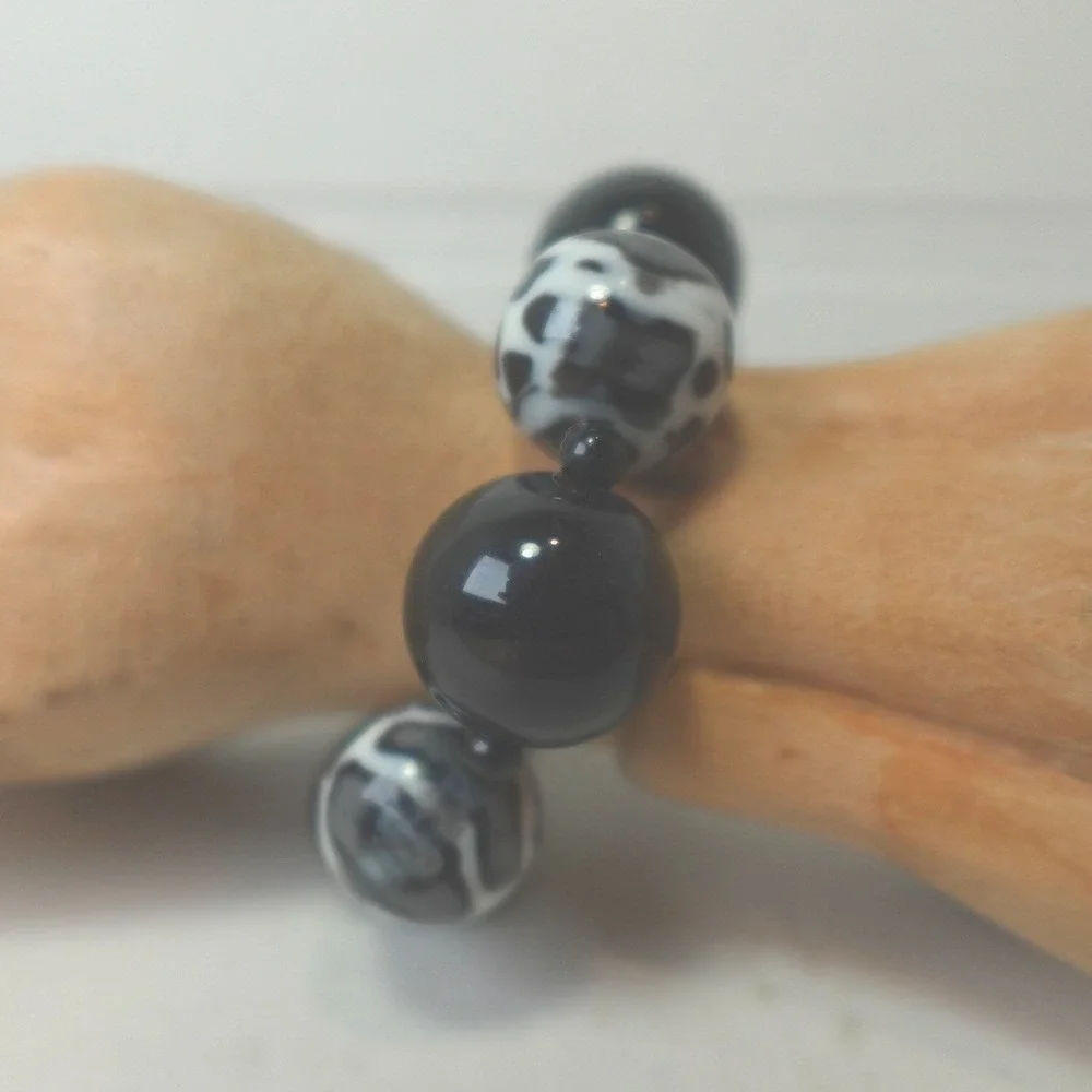 Black & White Cheetah Print Beaded Elastic Stretch Bracelet Vtg Chunky Jewelry